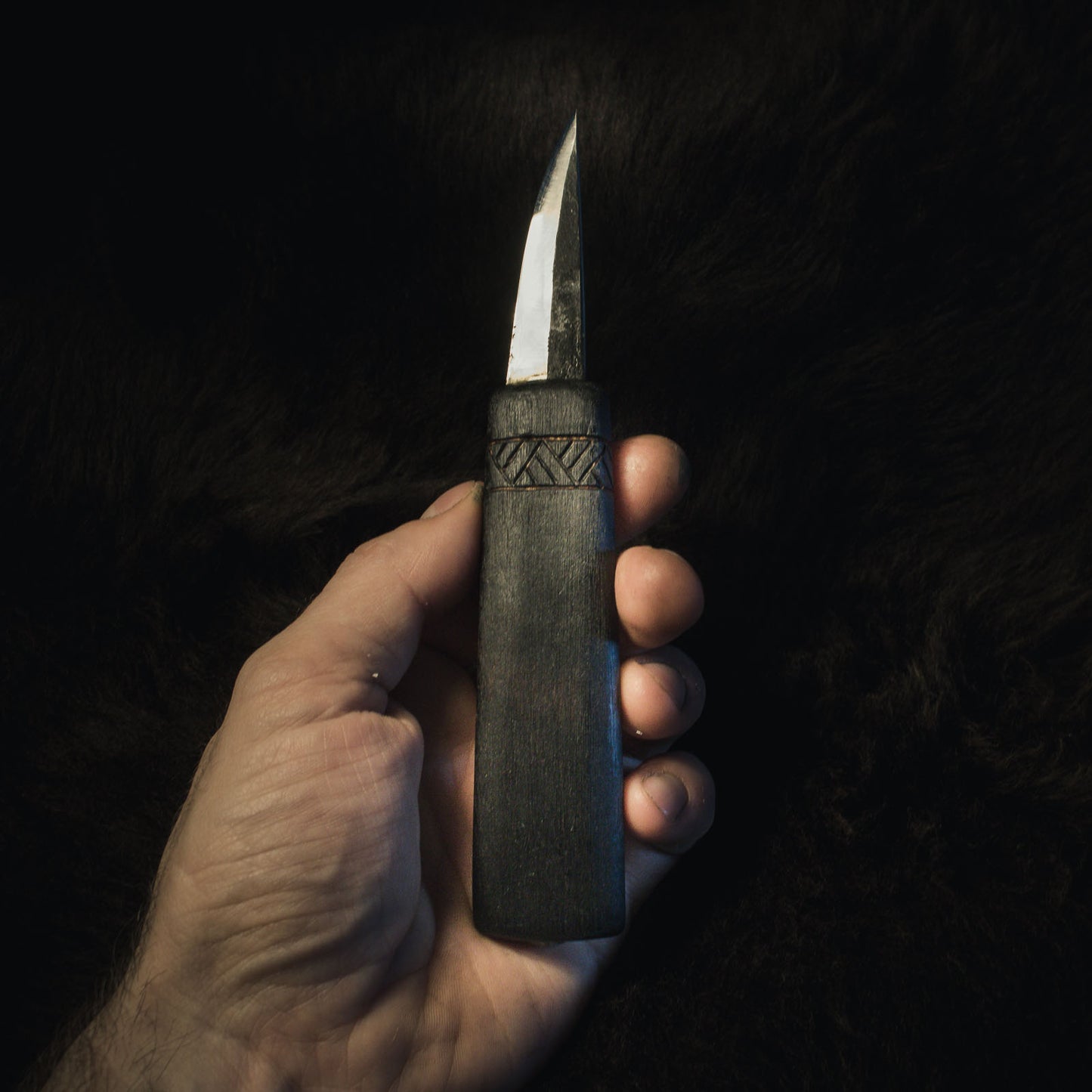 Handsmidd kniv för träsnideri